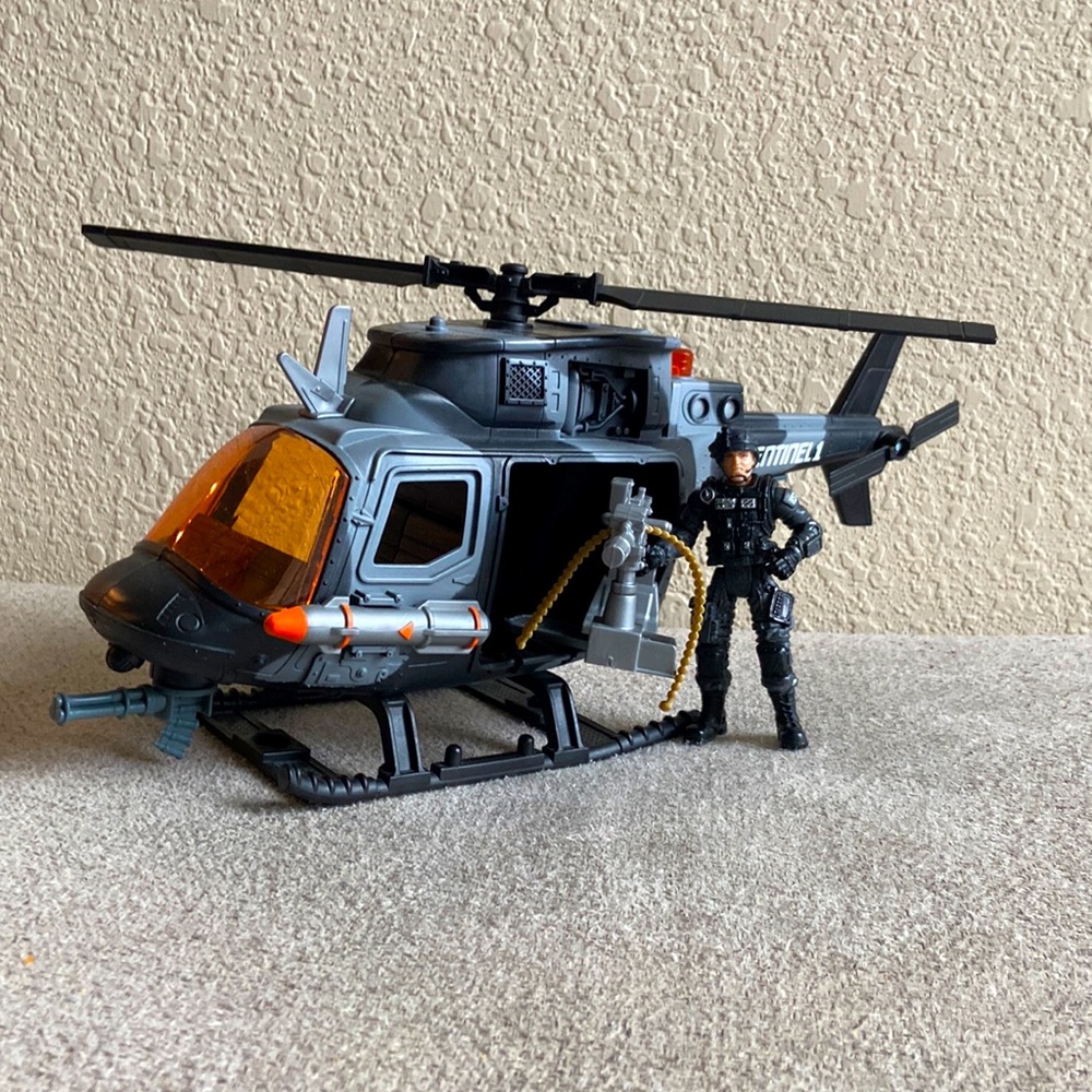 TOYS R US EXCLUSIVE RETIRED TRUE HERO SENTINEL 1 HELICOPTER SET